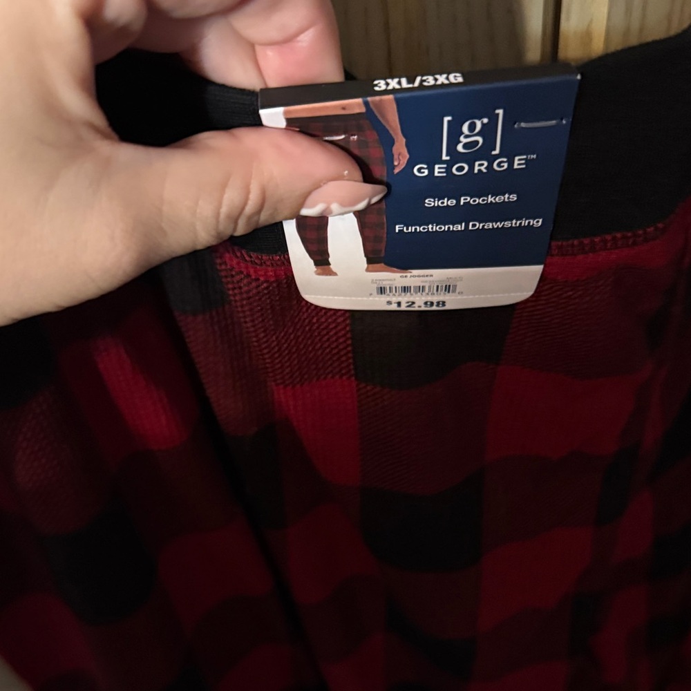 Red and Black Plaid Men's Joggers - Picture 4 of 4
